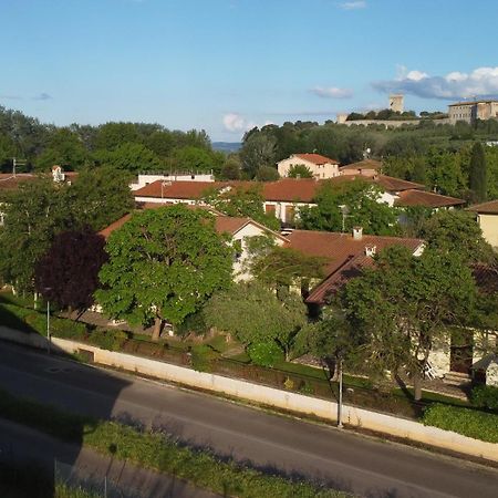Residence Ranieri Кастильоне дел Лаго Екстериор снимка