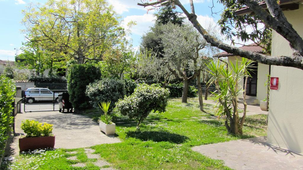 Residence Ranieri Кастильоне дел Лаго Екстериор снимка